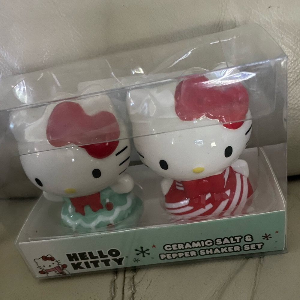 Hello Kitty Ceramic Salt & Pepper Shaker Set - Red and Green